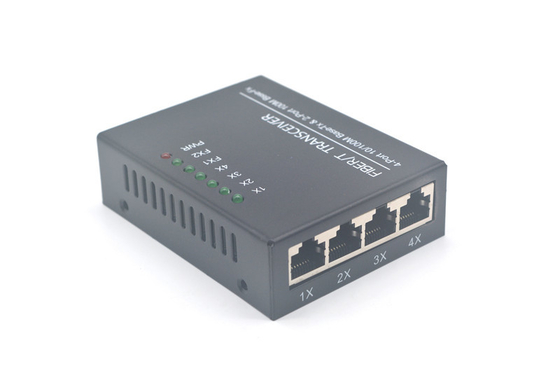 Interruptor de Ethernet de la fibra de UTP de la caja del hierro, 10 interruptor portuario de Ethernet 100Mbps 4